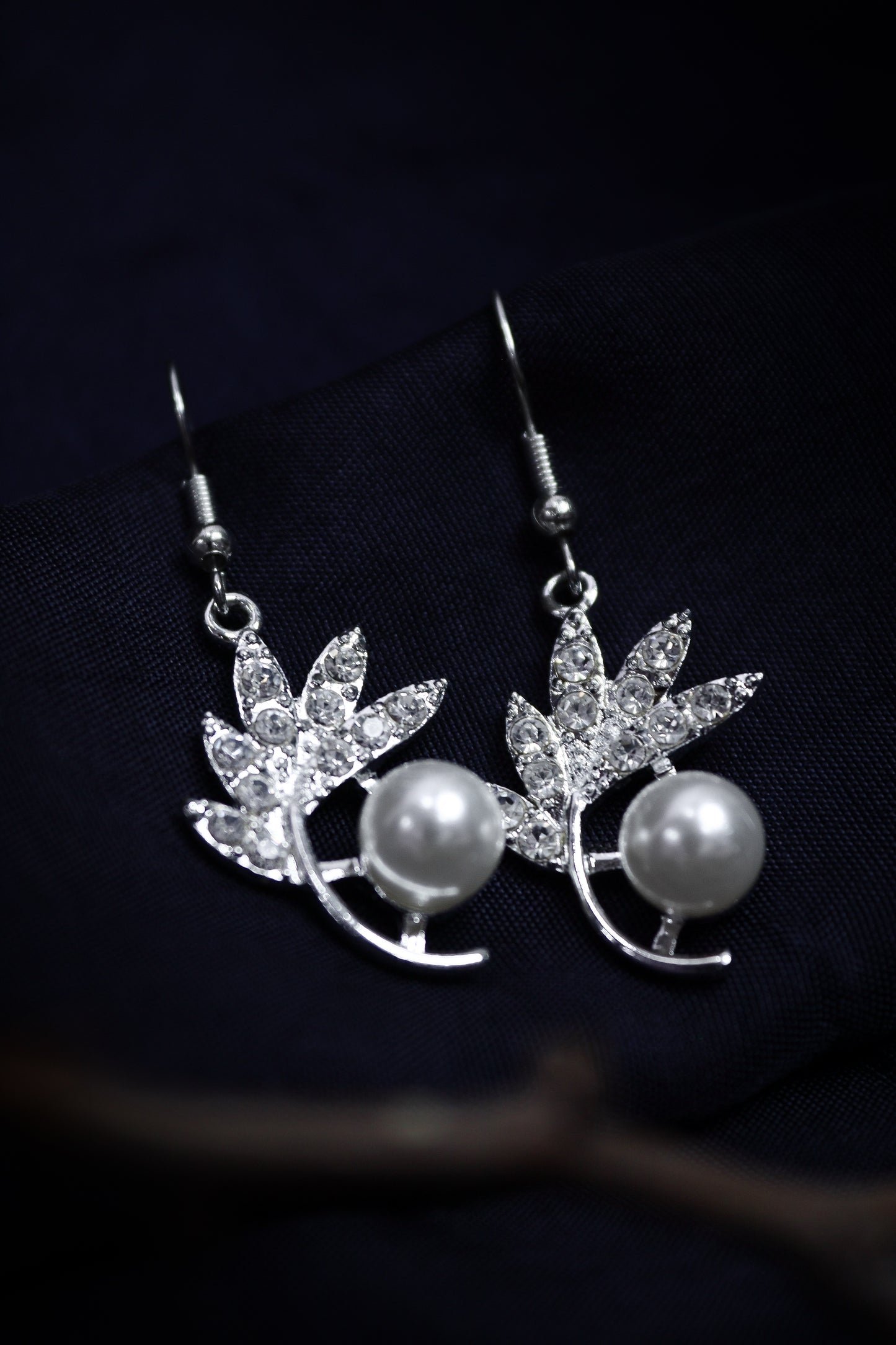 Pratination Elegant Pearl Leaf Drop Earrings – Crystal Embellished Grace for Every Occasion