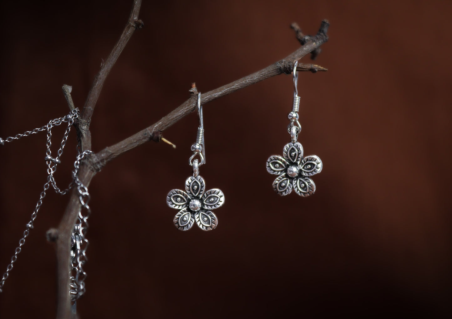 Pratination Vintage Blossom Necklace Set – Oxidized Silver Floral Pendant with Matching Earrings