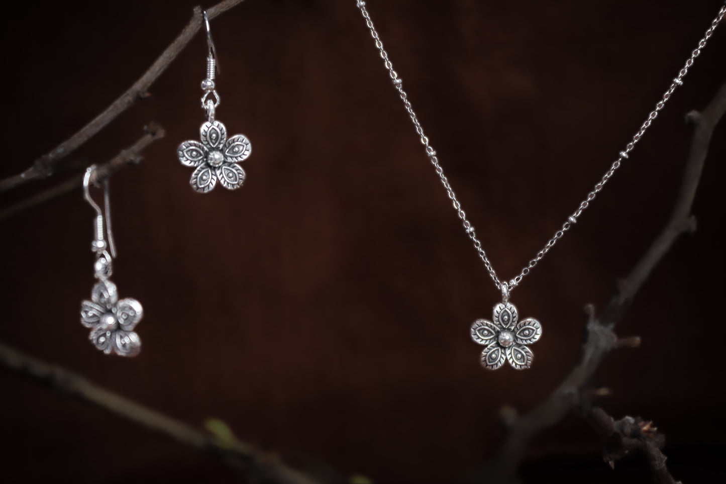 Pratination Vintage Blossom Necklace Set – Oxidized Silver Floral Pendant with Matching Earrings