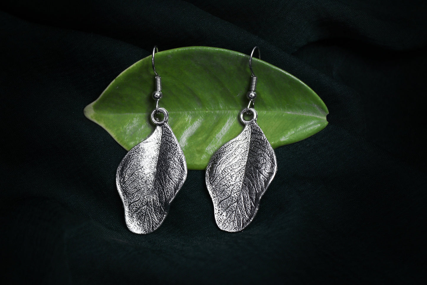 Pratination Forest Soul Leaf Earrings – Oxidized Silver Nature-Inspired Design