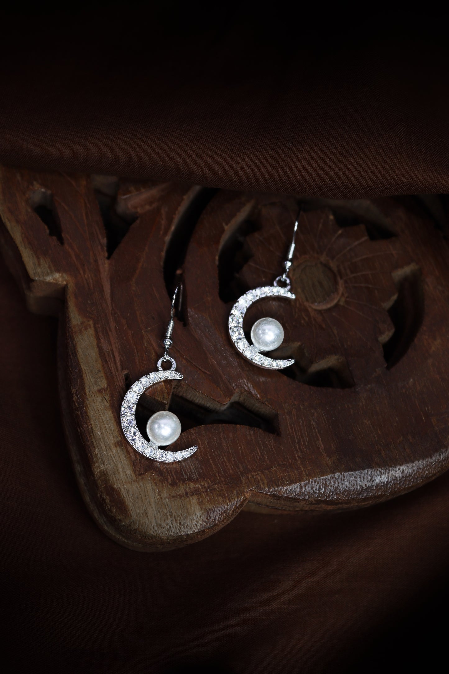 Pratination Moonlight Glow Crescent Earrings – Crystal Moon with Pearl Drop