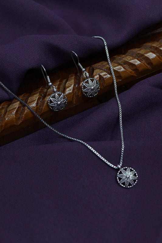 Pratination Minimal Oxidized Floral Pendant Set