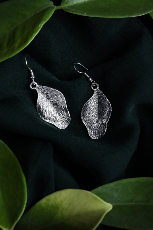 Pratination Forest Soul Leaf Earrings – Oxidized Silver Nature-Inspired Design